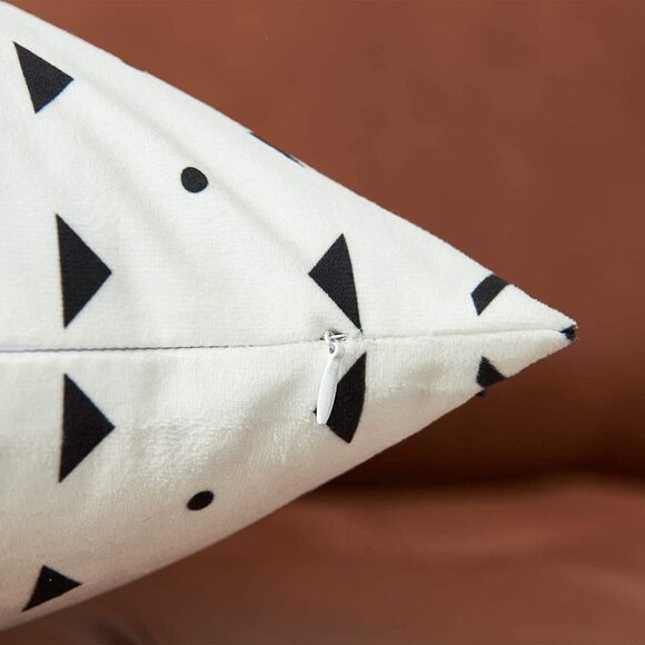 BLACK & WHITE DECORATIVE AZTEC ACCENT PILLOW COVERS 2-PC SET  SIZE 20 x 20 NWT - Picture 2 of 7